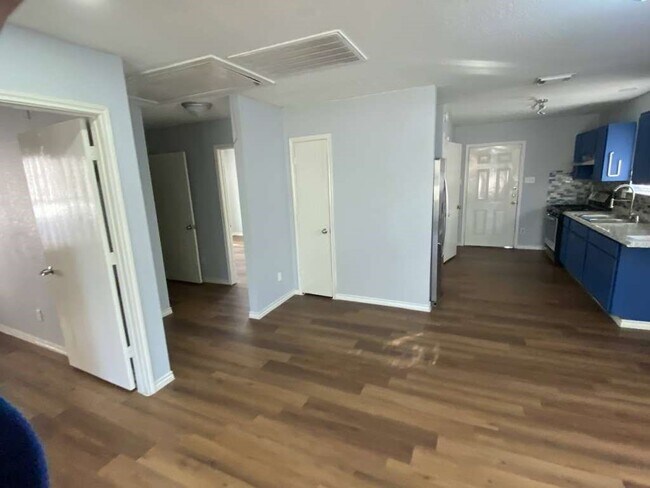 Building Photo - 2002 Pannell St