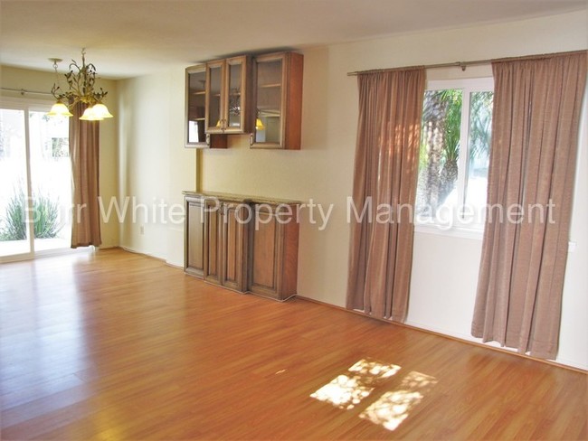 Building Photo - 970 Valencia St