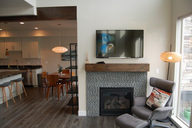 Building Photo - 8117 Courtyard Loop