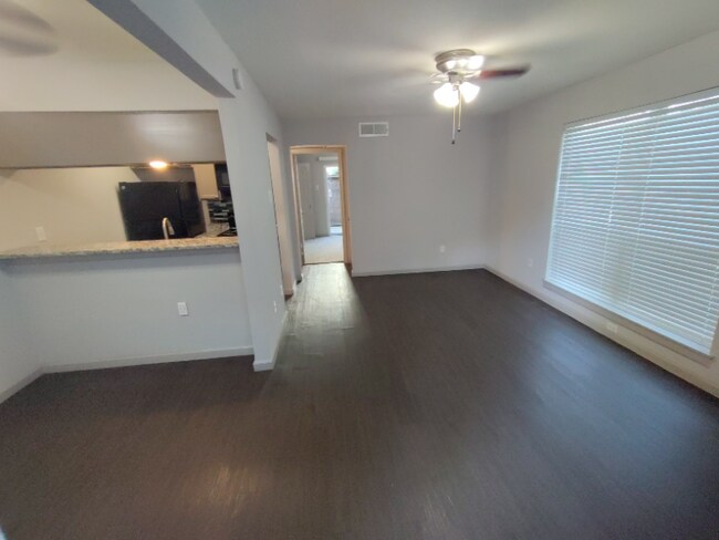 Foto del edificio - 5156 Vandelia St