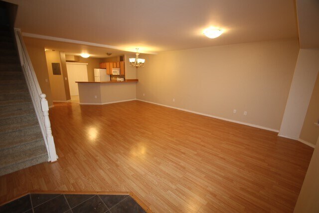 Foto del edificio - 3 Bedroom Condo close to JBER and Shopping!