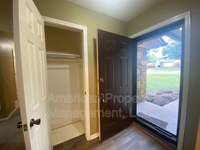 Building Photo - 1217 W Los Angeles Cir