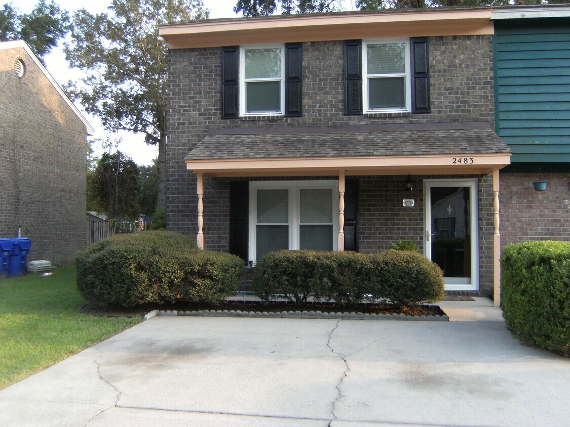Foto principal - 2483 Realm St