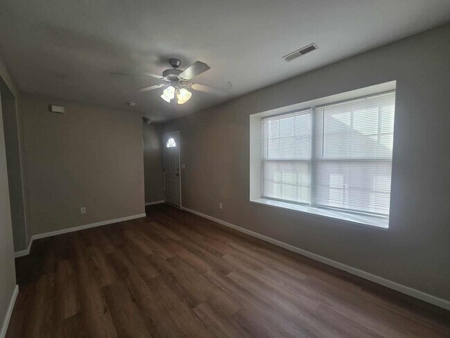 Foto del edificio - 936 W 8th St