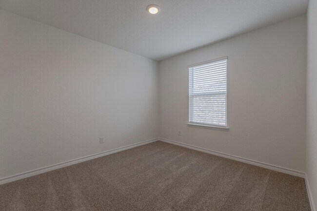 Foto del edificio - 121 Country Elm Ln