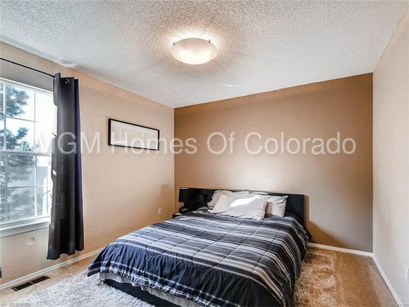 Building Photo - 1701 S Blackhawk Way