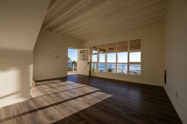 Building Photo - 21335 Rambla Vis