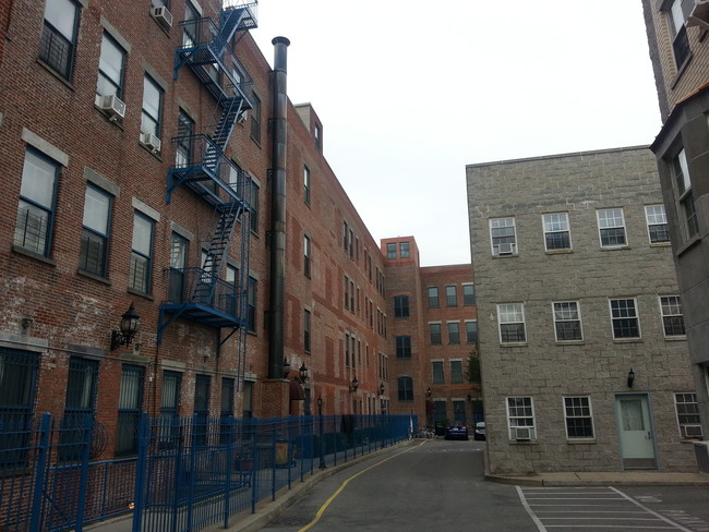 Building Photo - 597 Grand Ave