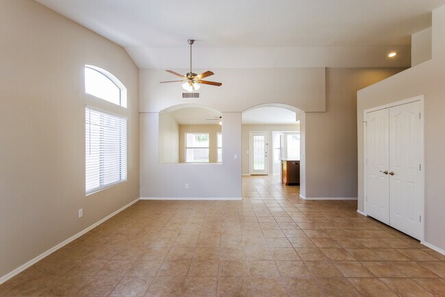 Foto del edificio - 6115 W Park View Ln