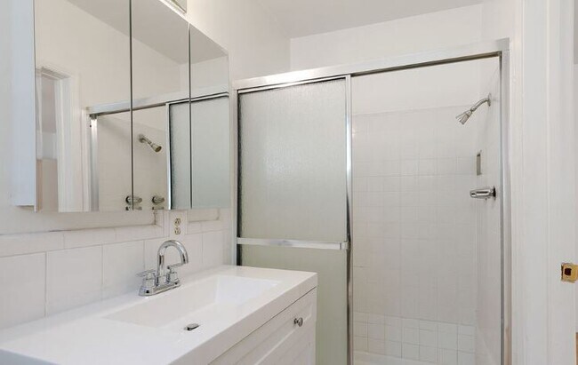 Foto del edificio - 1288 Barry Ave