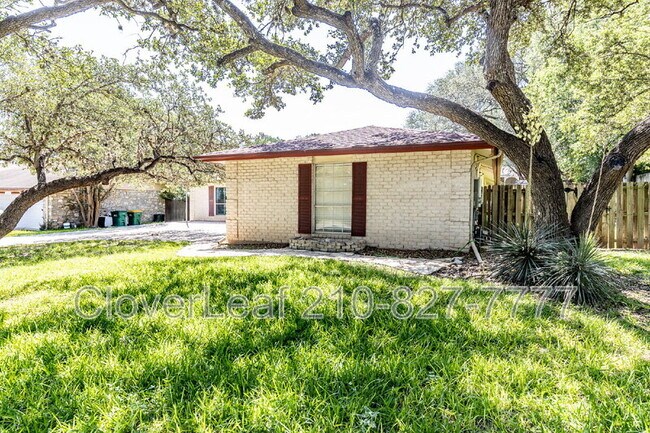 Foto del edificio - 8246 Phoenix Ave