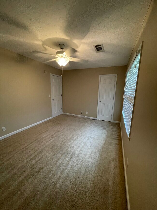 bedroom2 - 1940 Wildwood Ave