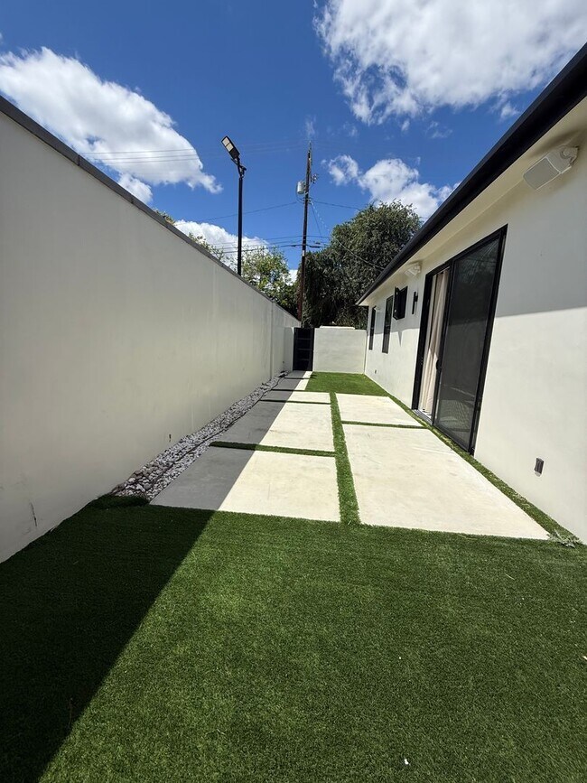 Foto del edificio - 2 bed, 1 bath ADU