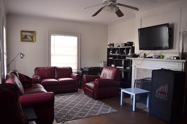 Building Photo - 2800 Salado St