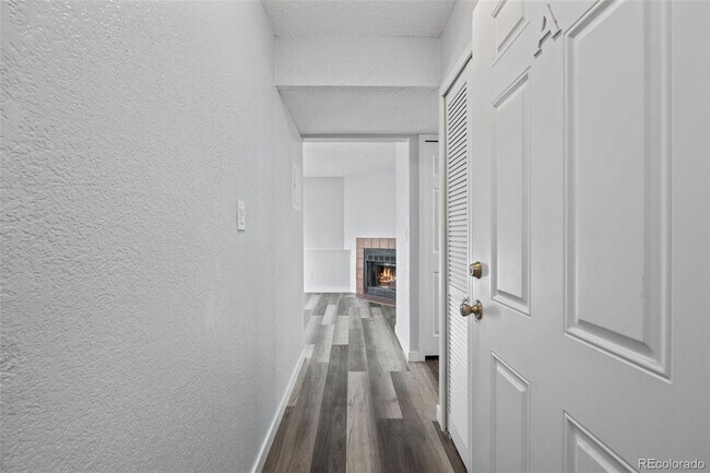 Building Photo - 3445 Cochran Dr