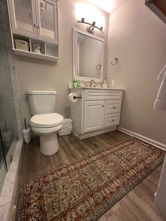 Building Photo - Beautiful Condo walking distance to Grand Boulevard!