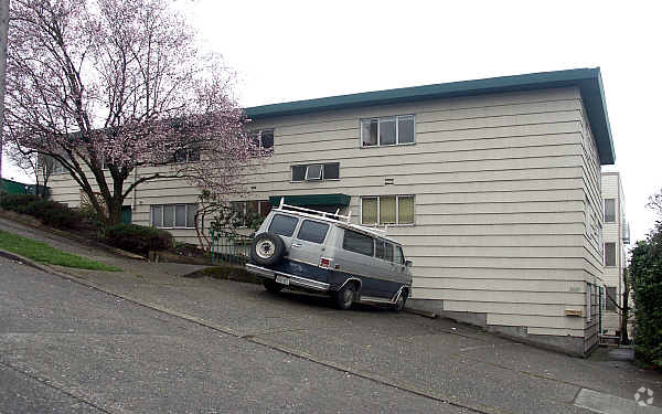 Building Photo - Emerson Apartments