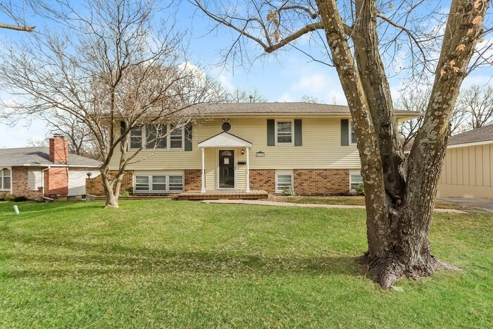 Primary Photo - Cute Cul-De-Sec Home