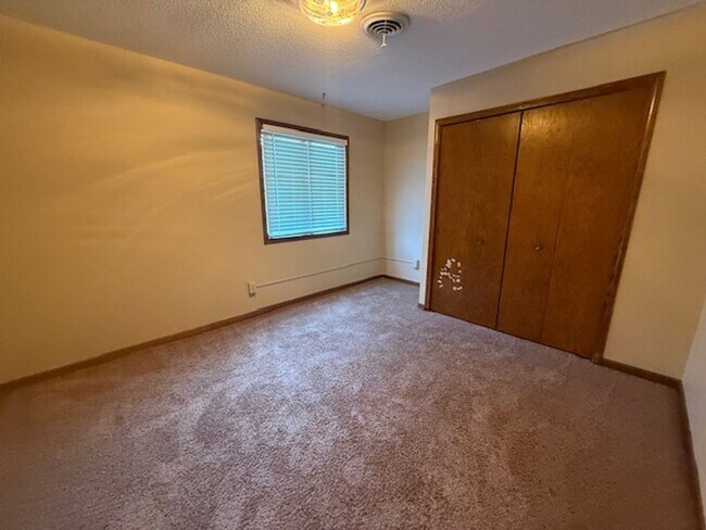 Foto del edificio - 2BR Urbana Apartment with New Appliances & Back Porch