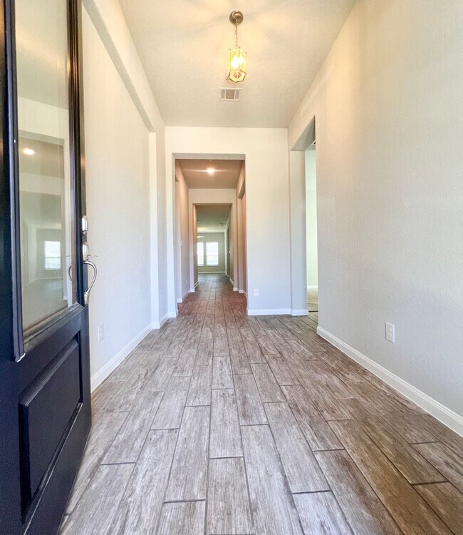 Foto del edificio - Beautiful Single Story 4 Bed 3 Bath 3 car ...