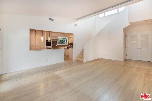 Building Photo - 500 Salerno Dr