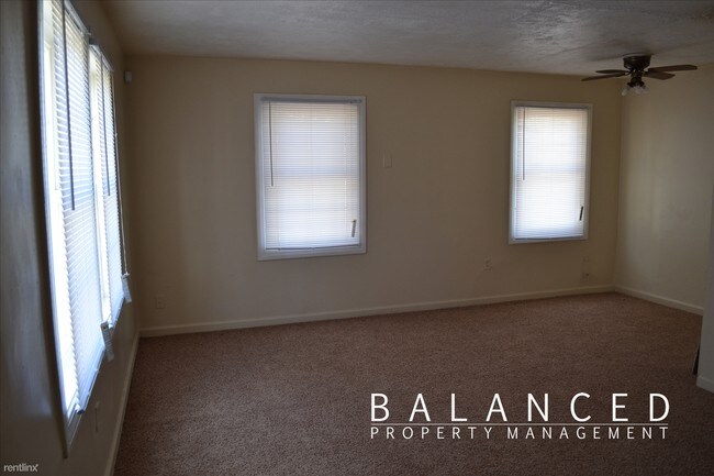 Building Photo - 321 SE 35th Ter