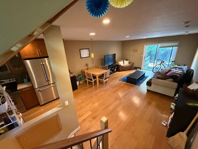 Foto del edificio - 3 Bedrooms!! 3 Baths!!