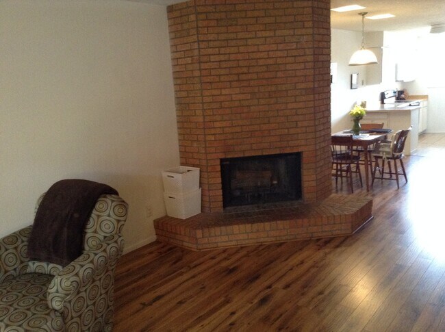 Foto del edificio - Great home In Beautiful NE Neighborhood ne...