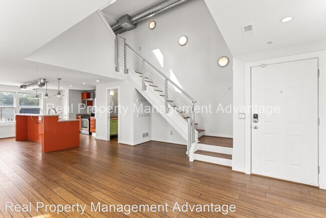 Building Photo - 2 br, 3 bath House - 670 W. Eleven Mile Rd.