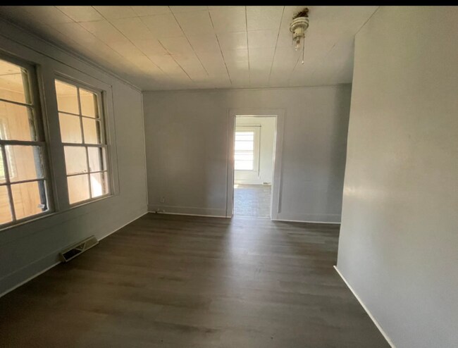 Building Photo - 213 Cline St