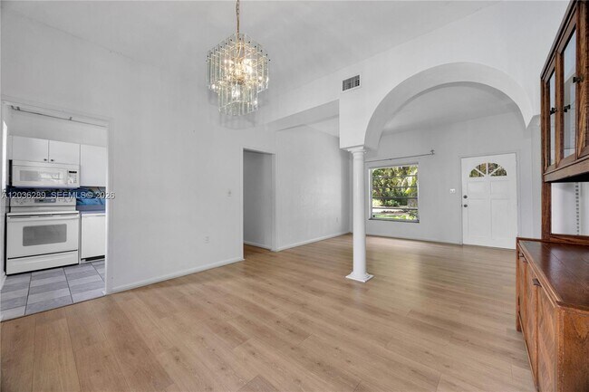 Building Photo - 5971 SW 48th St