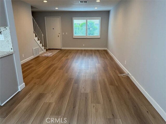 Foto del edificio - 327 E Live Oak St