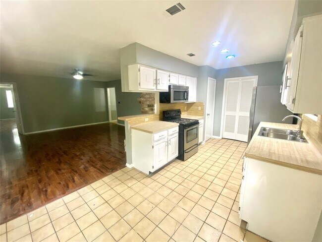 Foto del edificio - 3290 Hunters Glen Dr