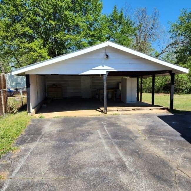 Foto del edificio - Greer - 3Bd/2Ba, 1056 SF