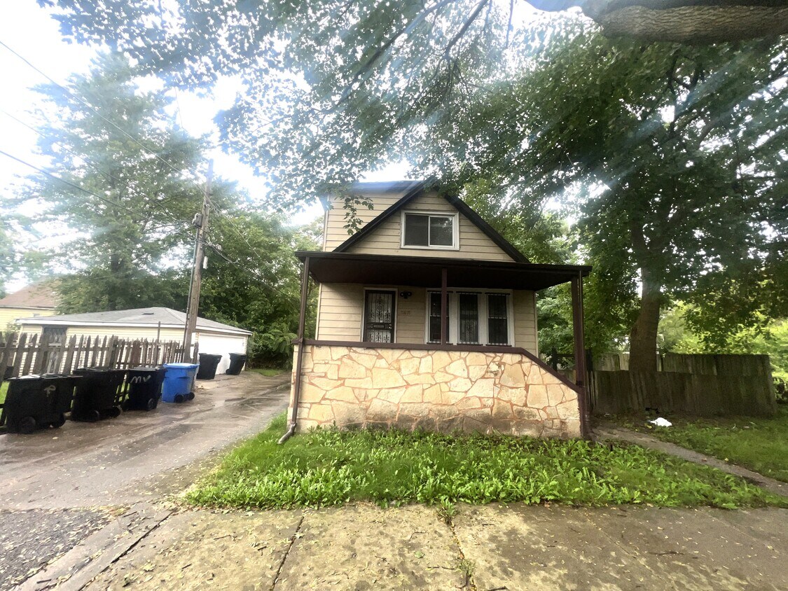 Foto principal - 11615 S Harvard Ave