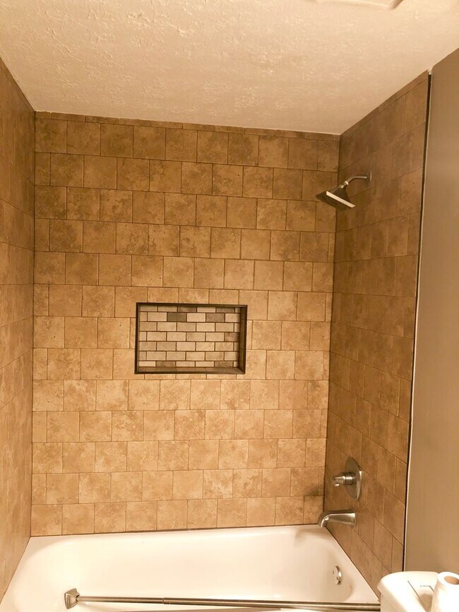 Building Photo - Beautiful 3 Bedroom Townhouse in Bowie!