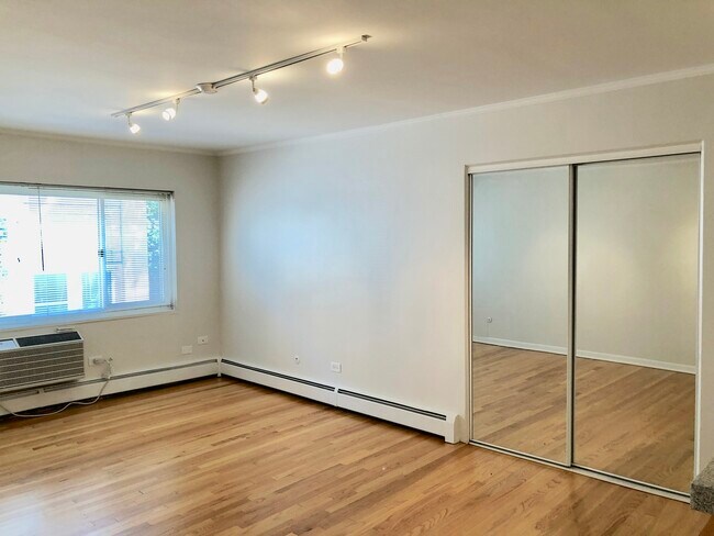 Foto del edificio - 526 W Roscoe St
