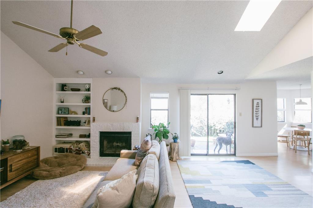 Foto principal - 2001 Parker Ln