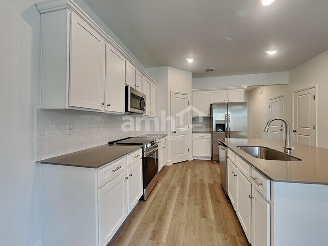 Building Photo - 37741 Dusty Saddle Ln