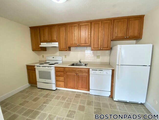 Building Photo - 4 Brattle Dr