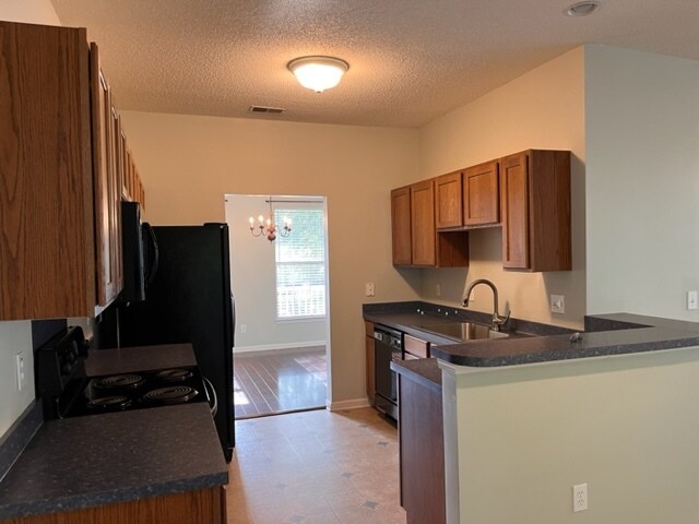 Foto del edificio - 2009 Azalee Ln