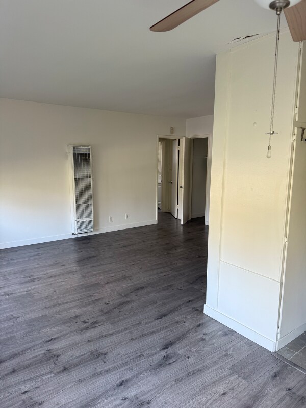 Foto del edificio - 2140 Beachwood Dr