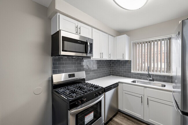 Foto del edificio - Oak Park Manor Apartments & Townhomes