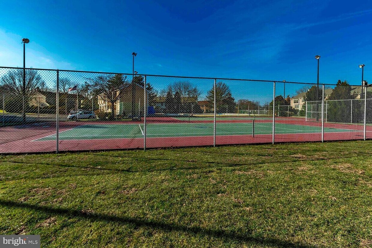 Foto principal - 210 Kings Croft Dr