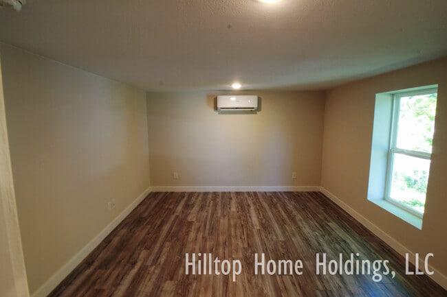 Building Photo - 70 Hilltop Rd