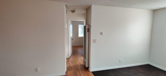 Foto del edificio - 4213 Lockwood Ave