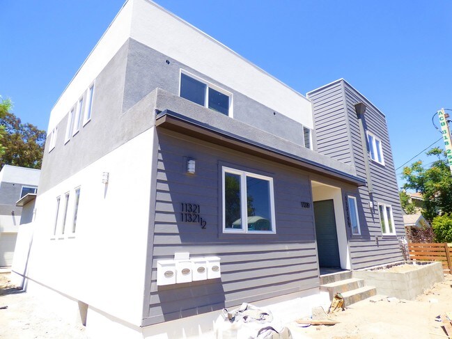 Building Photo - 11319 Miranda St