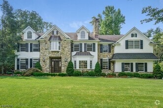 Building Photo - 7 Country Club Dr