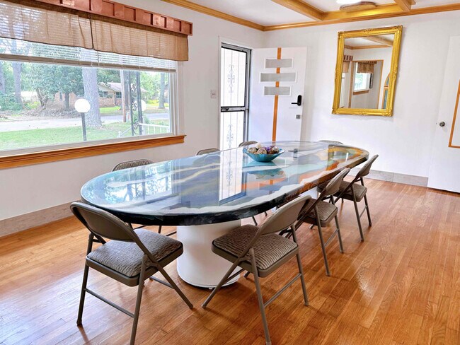 Foto del edificio - 1415 Brook Hollow Cir NW