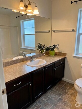 Building Photo - 902 Fawn Cir